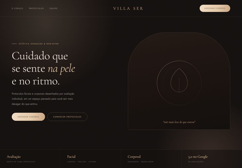 Modelo de site para clínica de estética, em marrom escuro com champanhe