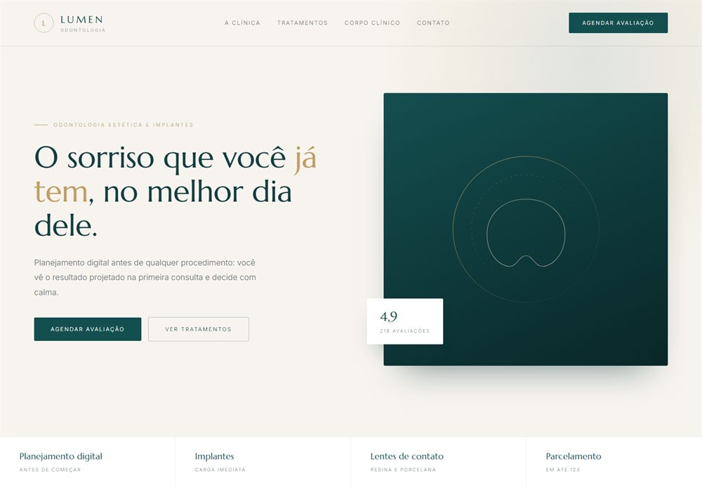 Modelo de site para clínica odontológica, em marfim com verde profundo e dourado